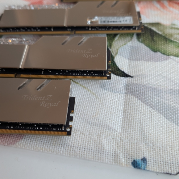 Gold RAM Memory Sticks - Picture 5 of 8